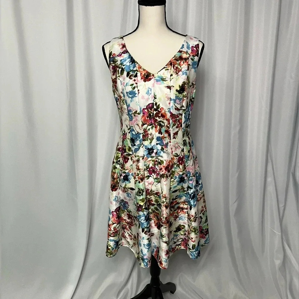Madison Leigh Floral Pleated V-neck Swing Dress - size 6/8 - Picture 1 of 15